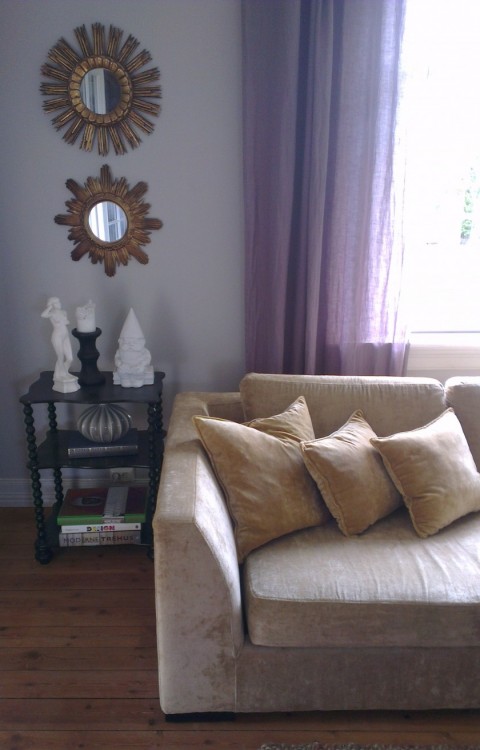 Slettvoll sofa i Mulberry Dapple Velvet