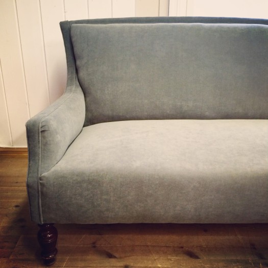 Omtrekking av eldre sofa